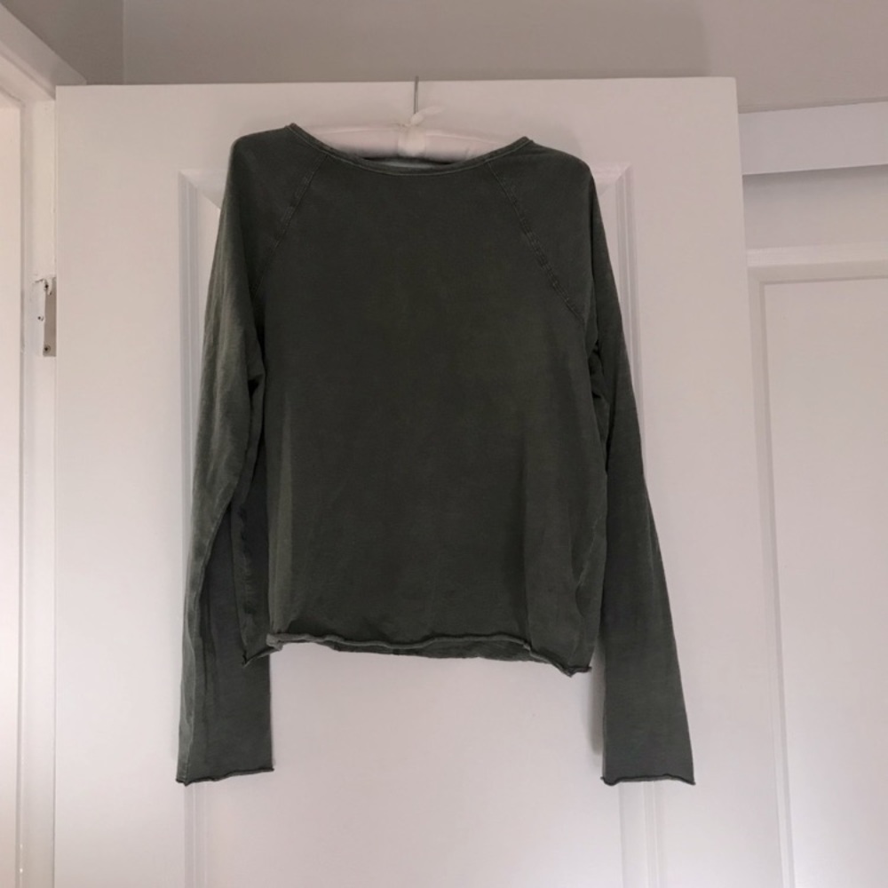 Universal thread long sleeve top